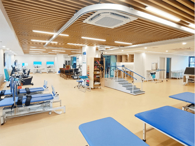 Hyperbaric chamber for sports recovery and athletic performance support